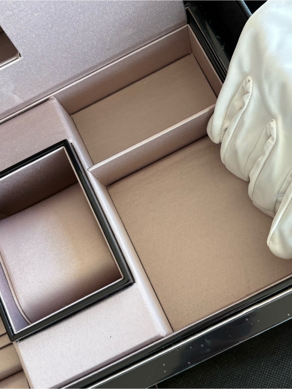 BVLGARI Black Lacquered Jewelry Box with Blush Interior - Picture 7 of 16